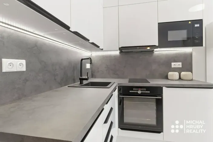 Prodej bytu 1+kk, Ostrava, Výstavní, 27 m2