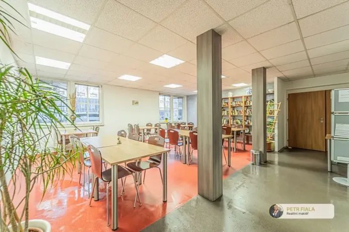 Pronájem kanceláře, Praha - Dolní Chabry, Dopraváků, 240 m2
