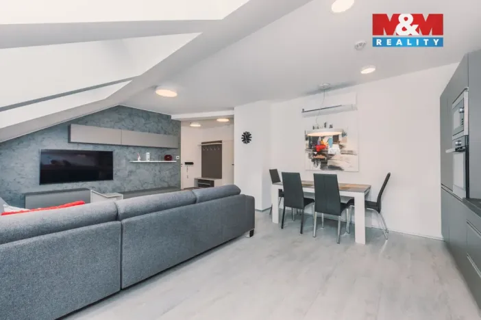 Pronájem bytu 2+kk, Pardubice - Zelené Předměstí, Na Hrádku, 68 m2