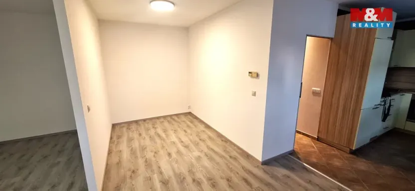 Prodej bytu 1+kk, Davle, Sídliště, 41 m2