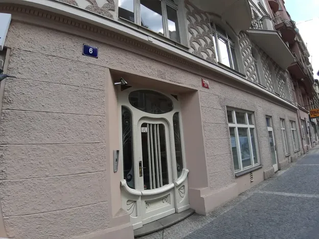 Pronájem bytu 1+kk, Praha - Smíchov, Zborovská, 35 m2