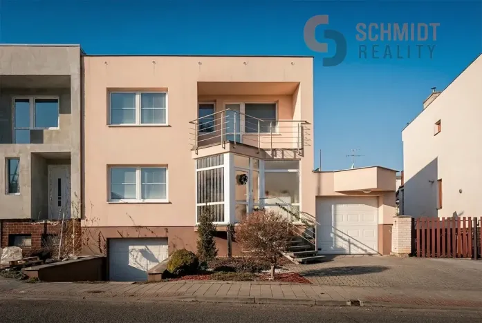 Prodej rodinného domu, Hustopeče, U Větrolamu, 300 m2