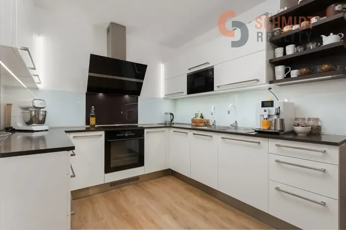 Prodej rodinného domu, Hustopeče, U Větrolamu, 300 m2