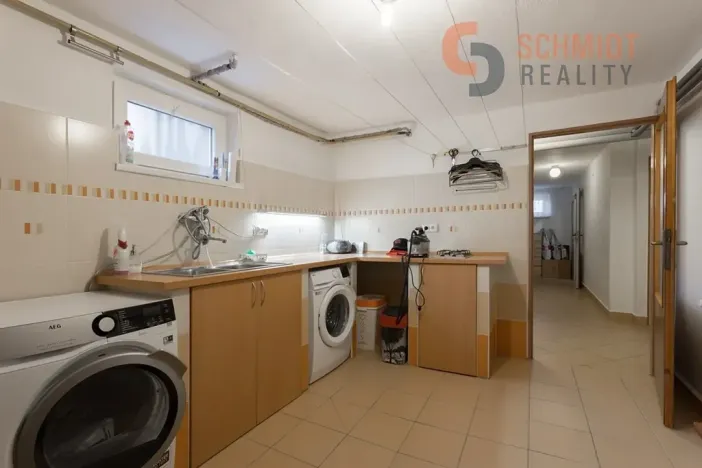 Prodej rodinného domu, Hustopeče, U Větrolamu, 300 m2