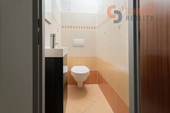 Prodej rodinného domu, Hustopeče, U Větrolamu, 300 m2