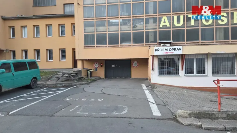 Pronájem garážového stání, Praha - Střížkov, Lovosická, 18 m2