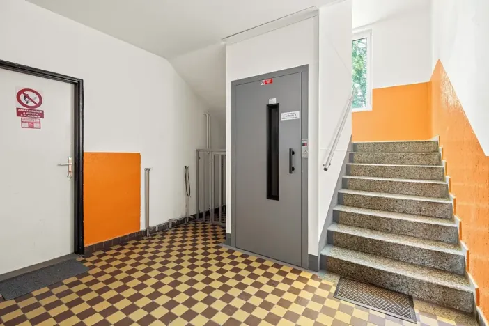 Prodej bytu 3+1, Studená, Komenského, 74 m2