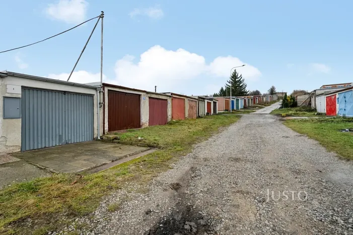 Pronájem garáže, Šlapanice, Dlouhá, 16 m2
