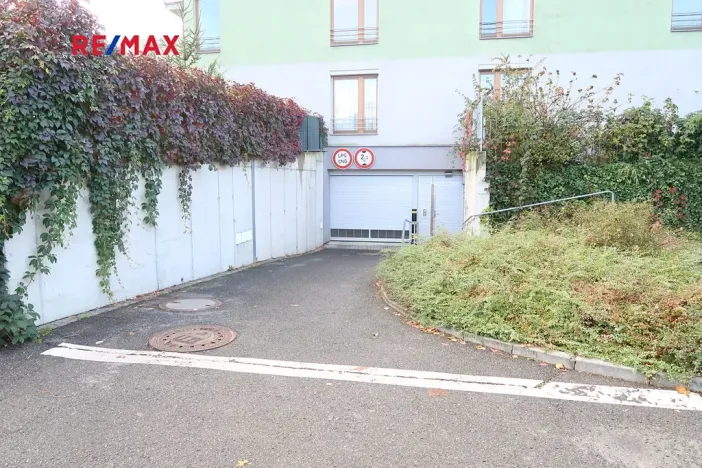 Pronájem bytu 1+kk, Praha - Hloubětín, Nepelova, 30 m2