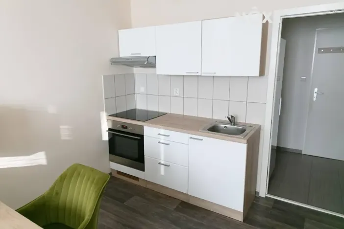 Pronájem bytu 1+kk, Zlín, U Trojáku, 27 m2
