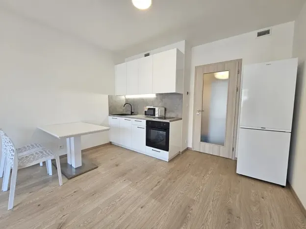 Pronájem bytu 1+kk, Praha - Hloubětín, Poděbradská, 33 m2