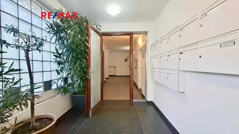 Pronájem bytu 1+kk, Praha - Podolí, Na hřebenech I, 34 m2