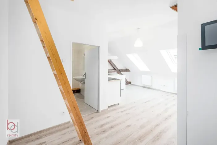 Pronájem bytu 1+kk, České Budějovice, Matice školské, 35 m2