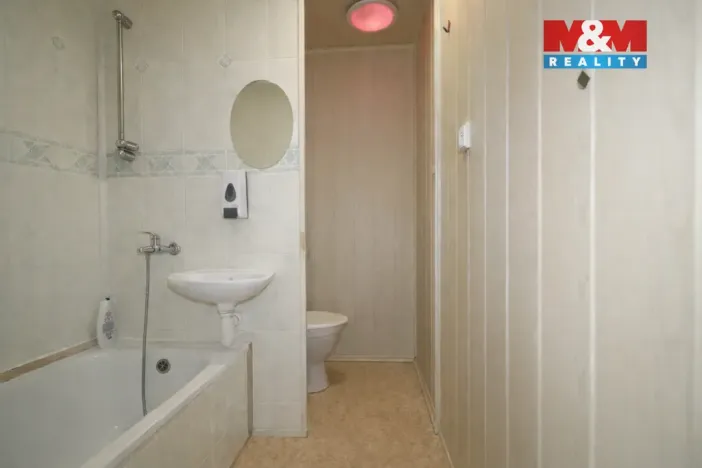 Prodej bytu 1+1, Karlovy Vary - Stará Role, Školní, 35 m2