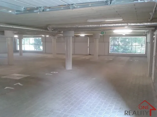 Pronájem garážového stání, Zlín, Dřevnická, 15 m2