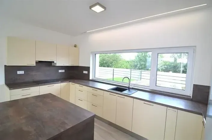 Pronájem rodinného domu, Vestec, Erbenova, 140 m2