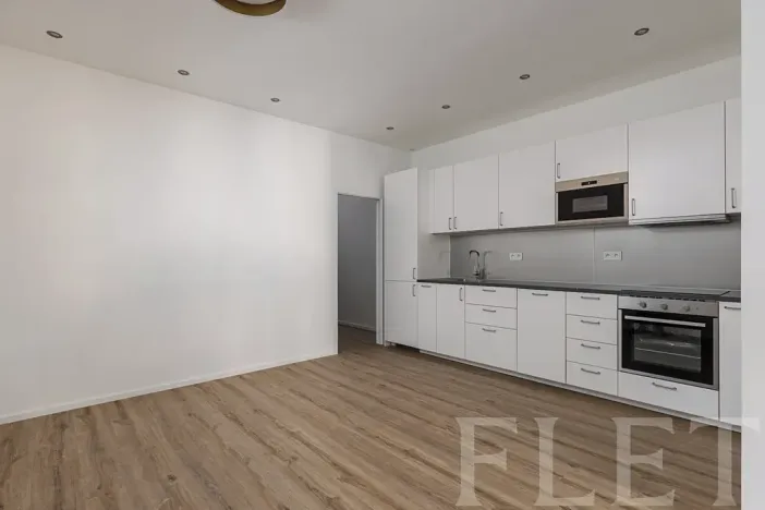 Pronájem bytu 1+kk, Praha - Žižkov, Biskupcova, 38 m2