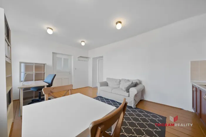 Pronájem bytu 2+kk, Hradec Králové, Dlouhá, 38 m2