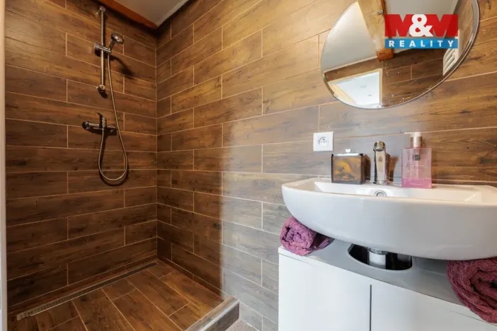 Prodej rodinného domu, Libá, 228 m2