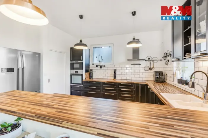 Pronájem rodinného domu, Bavoryně - U Vodojemu, 210 m2