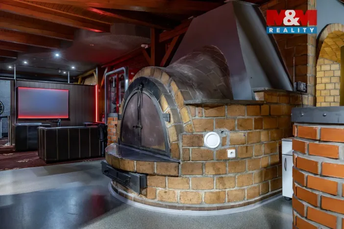 Prodej restaurace, Černotín, 2100 m2