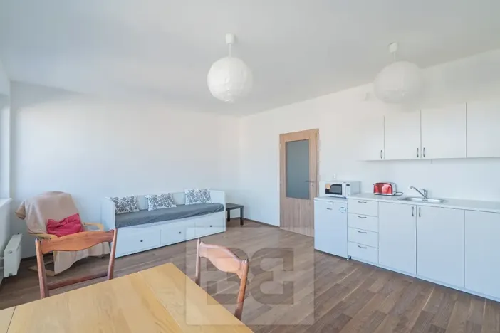 Pronájem bytu 1+kk, Praha - Černý Most, Rudolfa Holeky, 38 m2