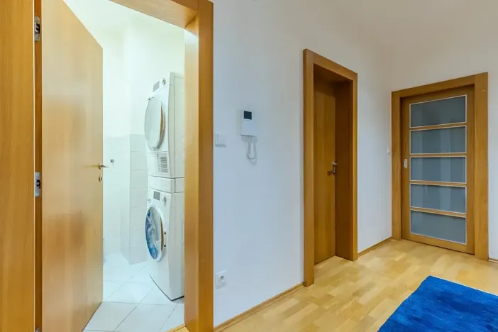 Pronájem bytu 5+kk, Praha - Podolí, Na hřebenech II, 172 m2