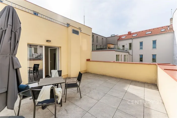 Pronájem bytu 2+kk, Praha, Plzeňská, 48 m2