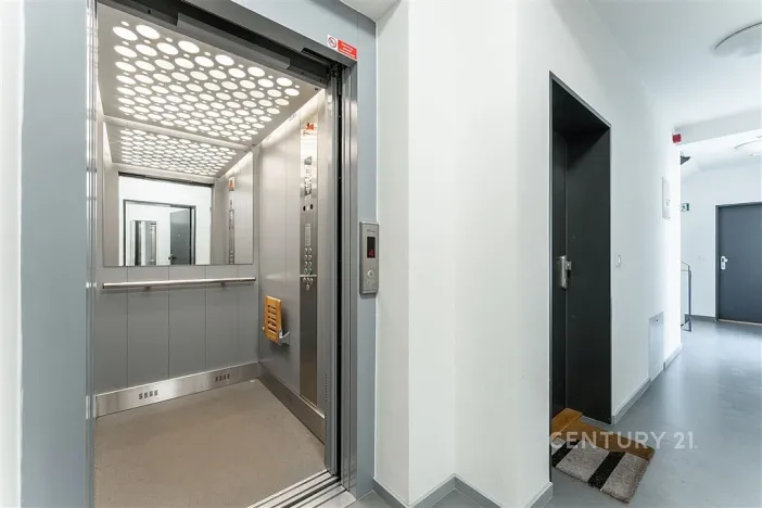 Pronájem bytu 2+kk, Praha, Plzeňská, 48 m2