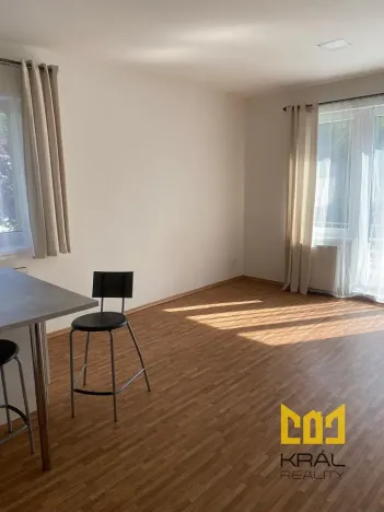 Pronájem bytu 1+kk, Praha - Uhříněves, náměstí Bratří Jandusů, 32 m2