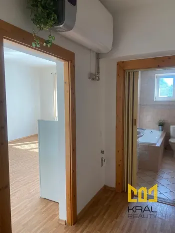 Pronájem bytu 1+kk, Praha - Uhříněves, náměstí Bratří Jandusů, 32 m2