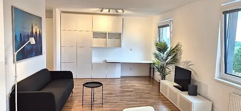 Pronájem bytu 2+kk, Praha - Strašnice, Zvěřinova, 46 m2