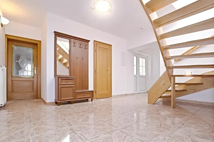 Pronájem rodinného domu, Roztoky, U háje, 230 m2
