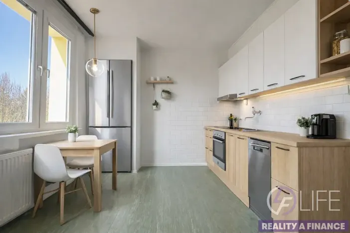 Prodej bytu 1+1, Hostinné, Sídliště, 37 m2