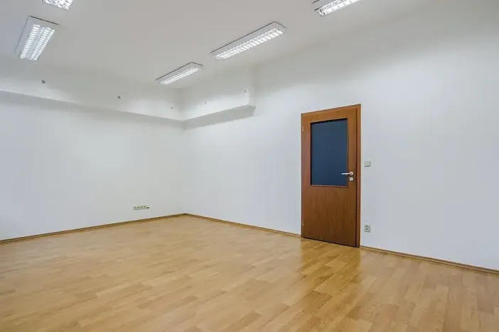Pronájem kanceláře, Praha - Hloubětín, Nademlejnská, 29 m2