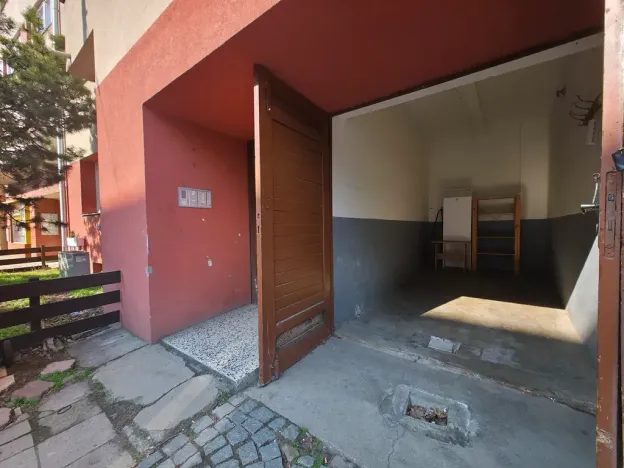 Pronájem garáže, Brno, Merhautova, 12 m2