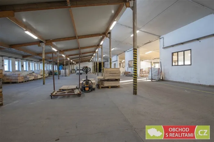 Pronájem skladu, Morašice, 2710 m2