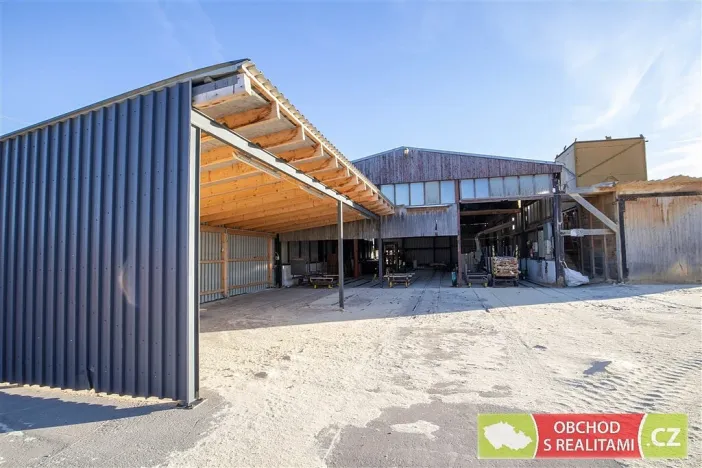 Pronájem výrobních prostor, Morašice, 2710 m2