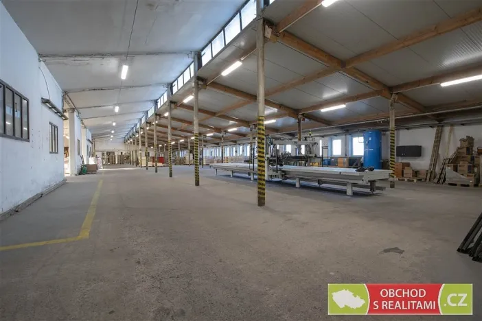 Pronájem výrobních prostor, Morašice, 2710 m2