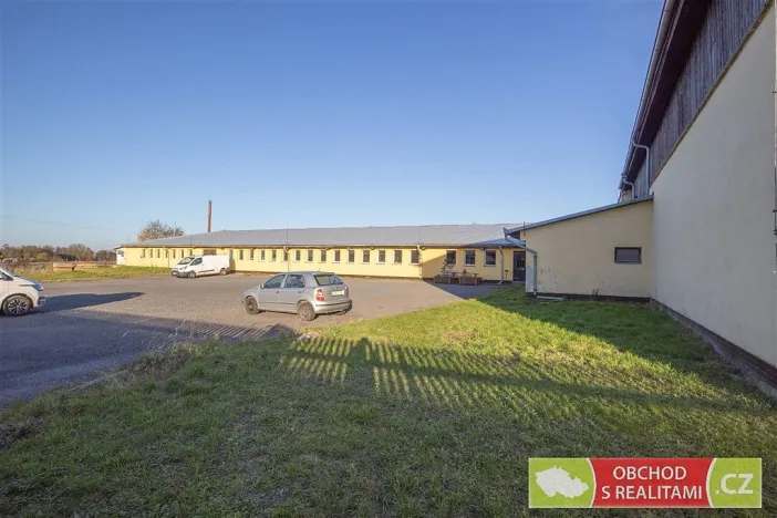 Pronájem výrobních prostor, Morašice, 2710 m2