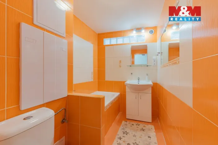 Prodej bytu 2+1, Cheb, Šeříková, 56 m2