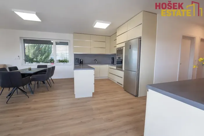 Prodej rodinného domu, Pohořelice, U Větrolamu, 160 m2