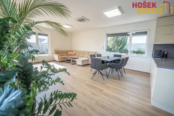 Prodej rodinného domu, Pohořelice, U Větrolamu, 160 m2