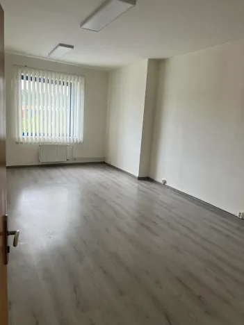 Pronájem kanceláře, Třebíč, Komenského nám., 26 m2