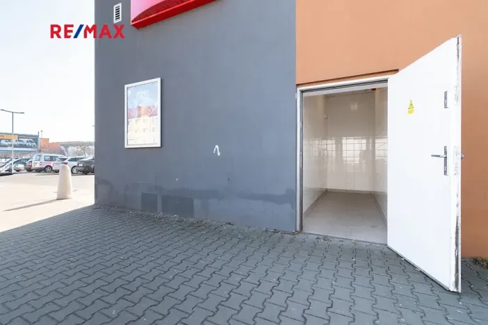 Pronájem obchodního prostoru, Plzeň, 181 m2