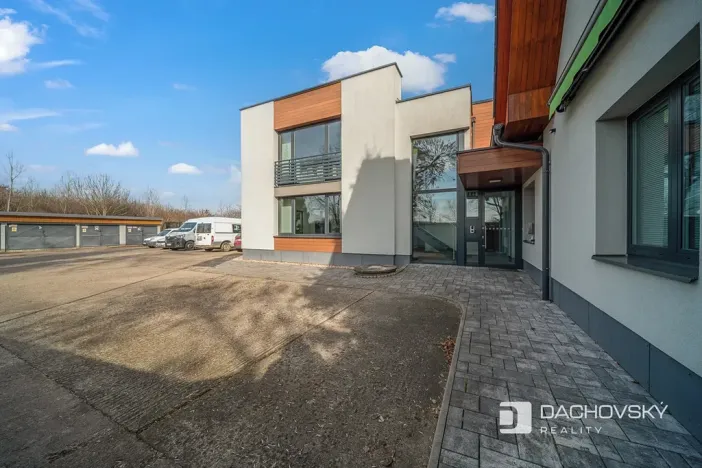 Prodej obchodního prostoru, Pardubice, K Dolíčku, 374 m2