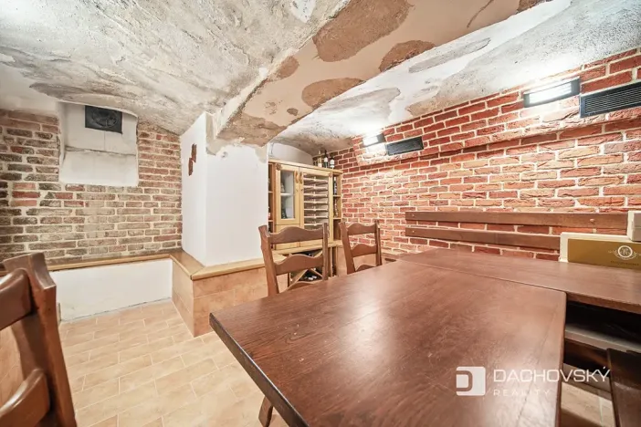 Prodej obchodního prostoru, Pardubice, K Dolíčku, 374 m2