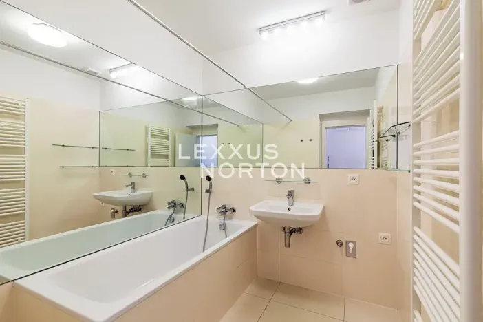 Pronájem bytu 2+kk, Praha - Žižkov, Žižkovo náměstí, 61 m2