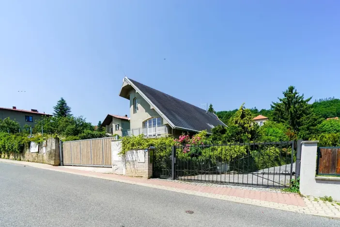 Prodej rodinného domu, Praha - Radotín, Na Viničkách, 200 m2