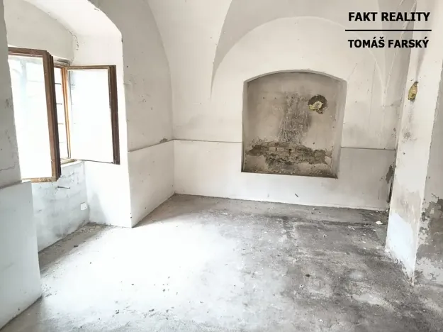 Pronájem garáže, Býčkovice, 100 m2